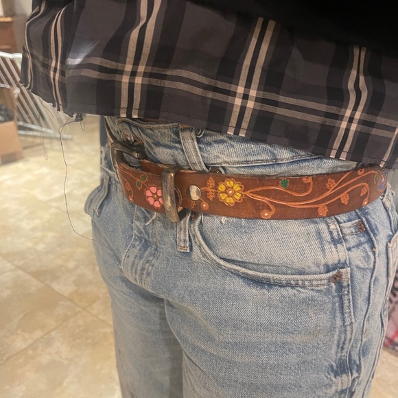 Vintage Leather Floral Tooled Belt with solid brass buckle - Picture 9 of 15